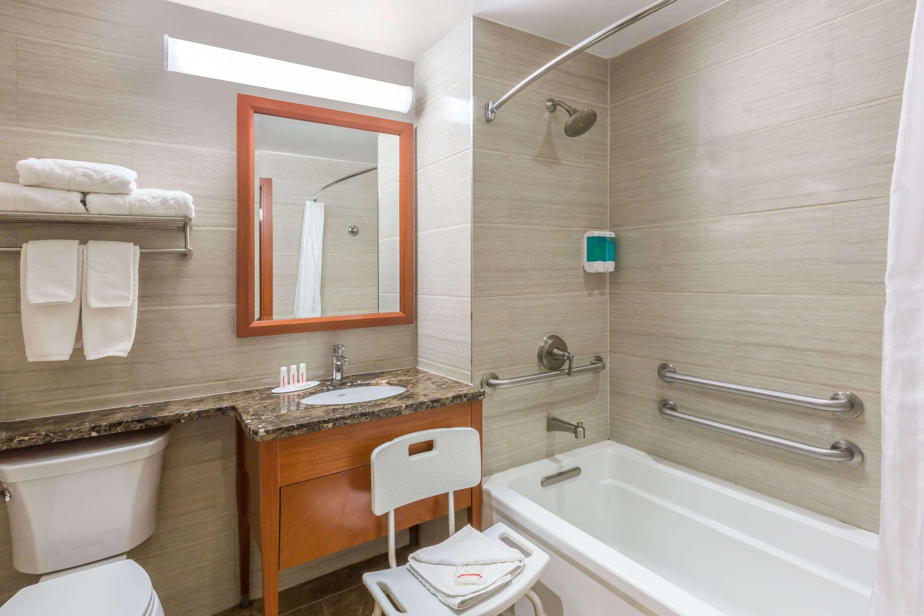 Ramada By Wyndham Flushing Queens New York Esterno foto
