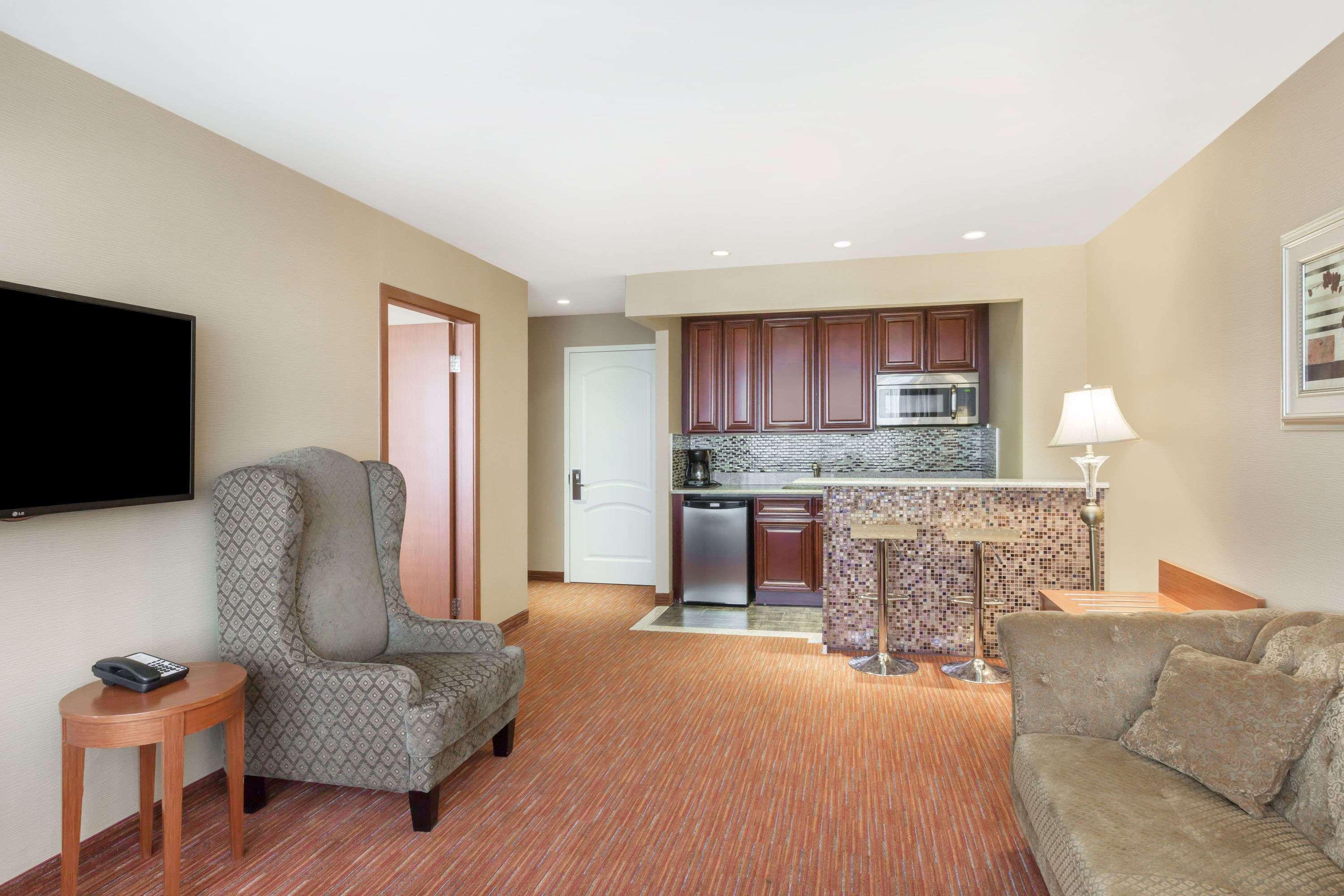 Ramada By Wyndham Flushing Queens New York Esterno foto