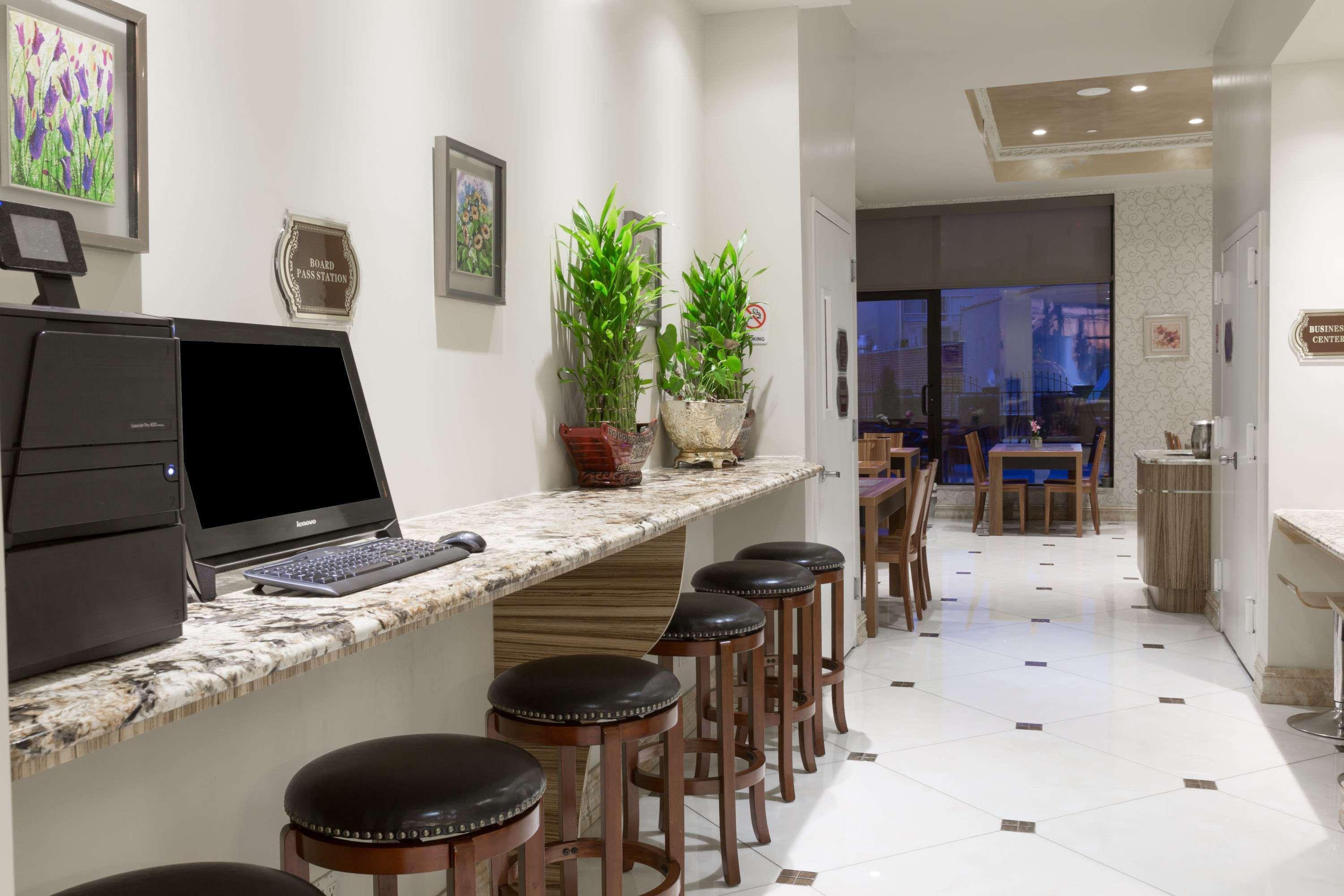 Ramada By Wyndham Flushing Queens New York Esterno foto