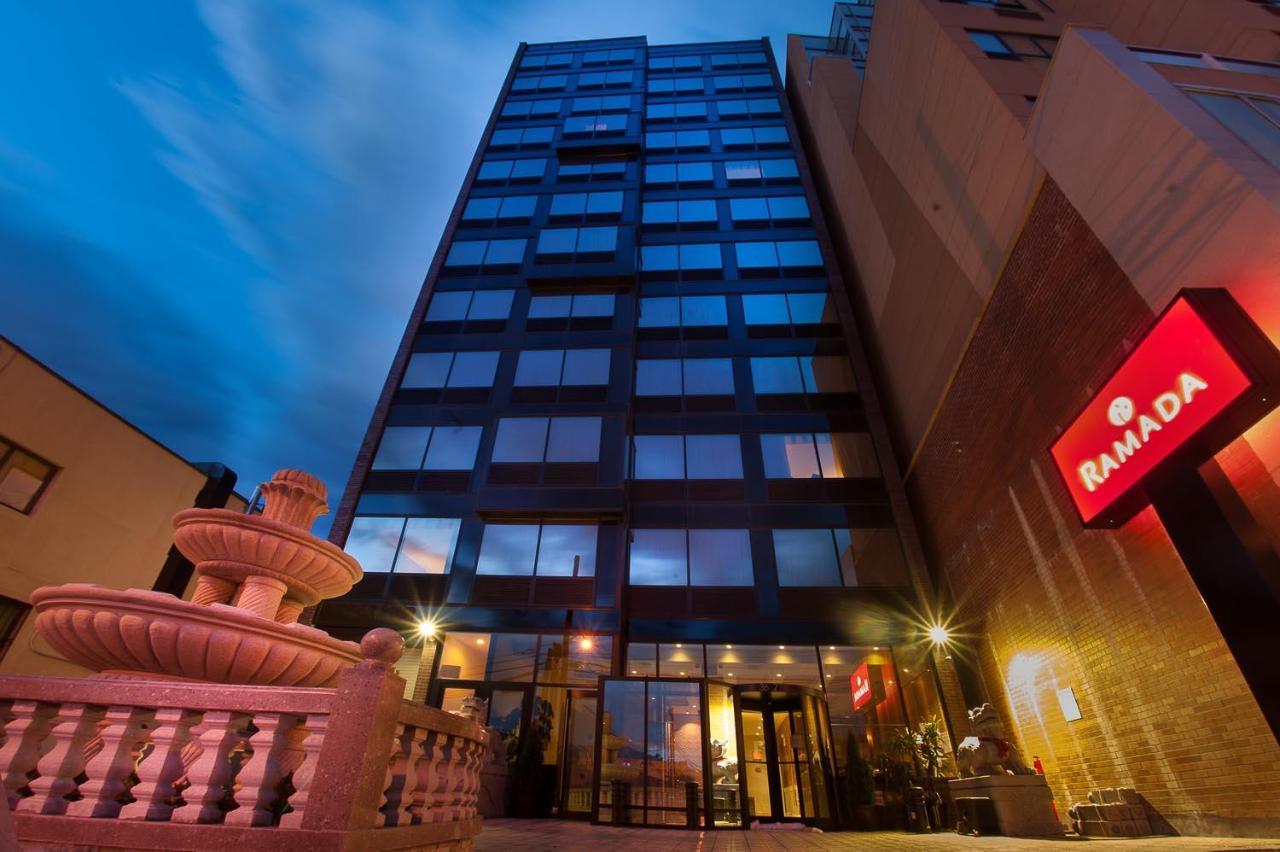 Ramada By Wyndham Flushing Queens New York Esterno foto