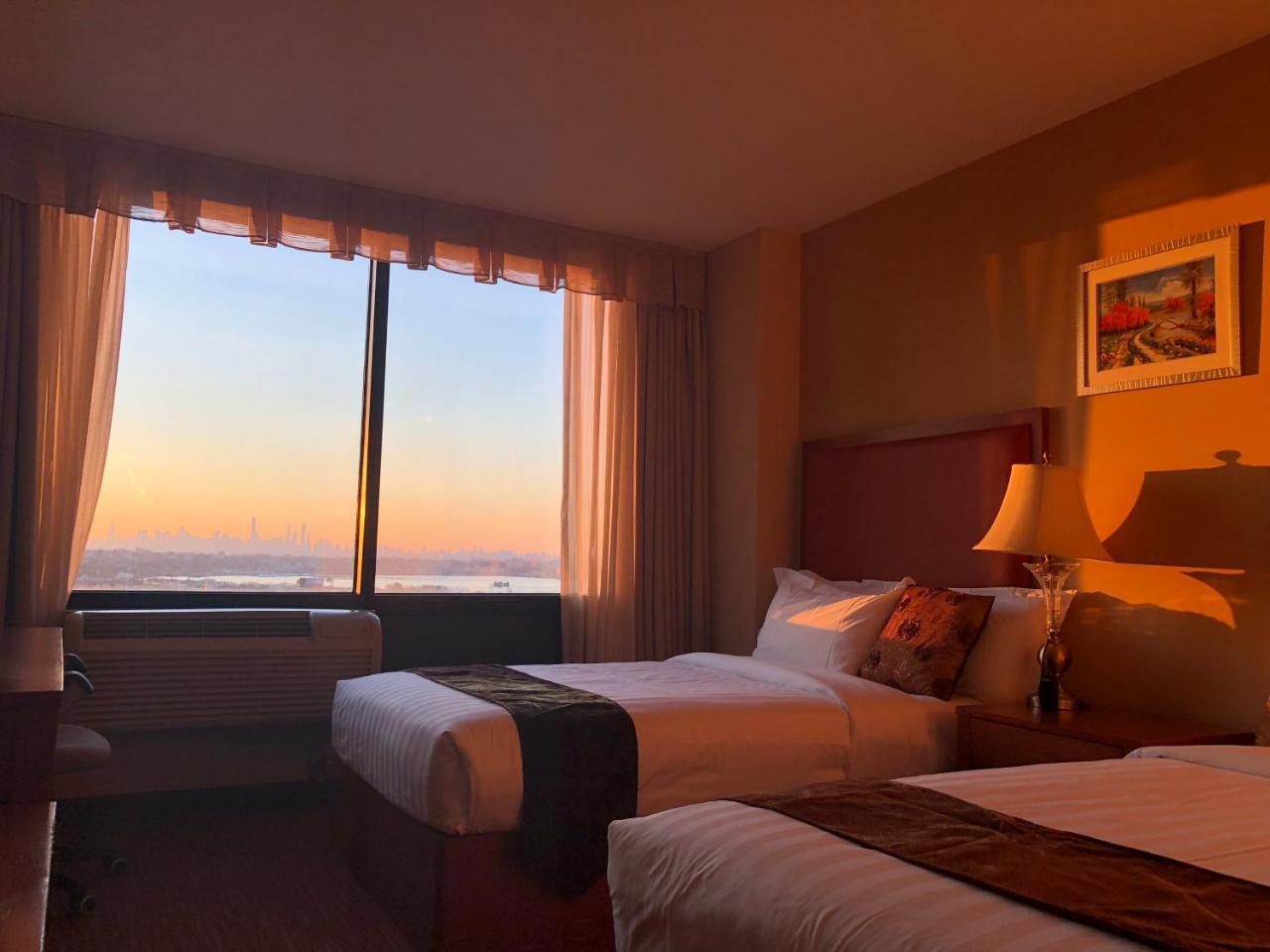 Ramada By Wyndham Flushing Queens New York Esterno foto