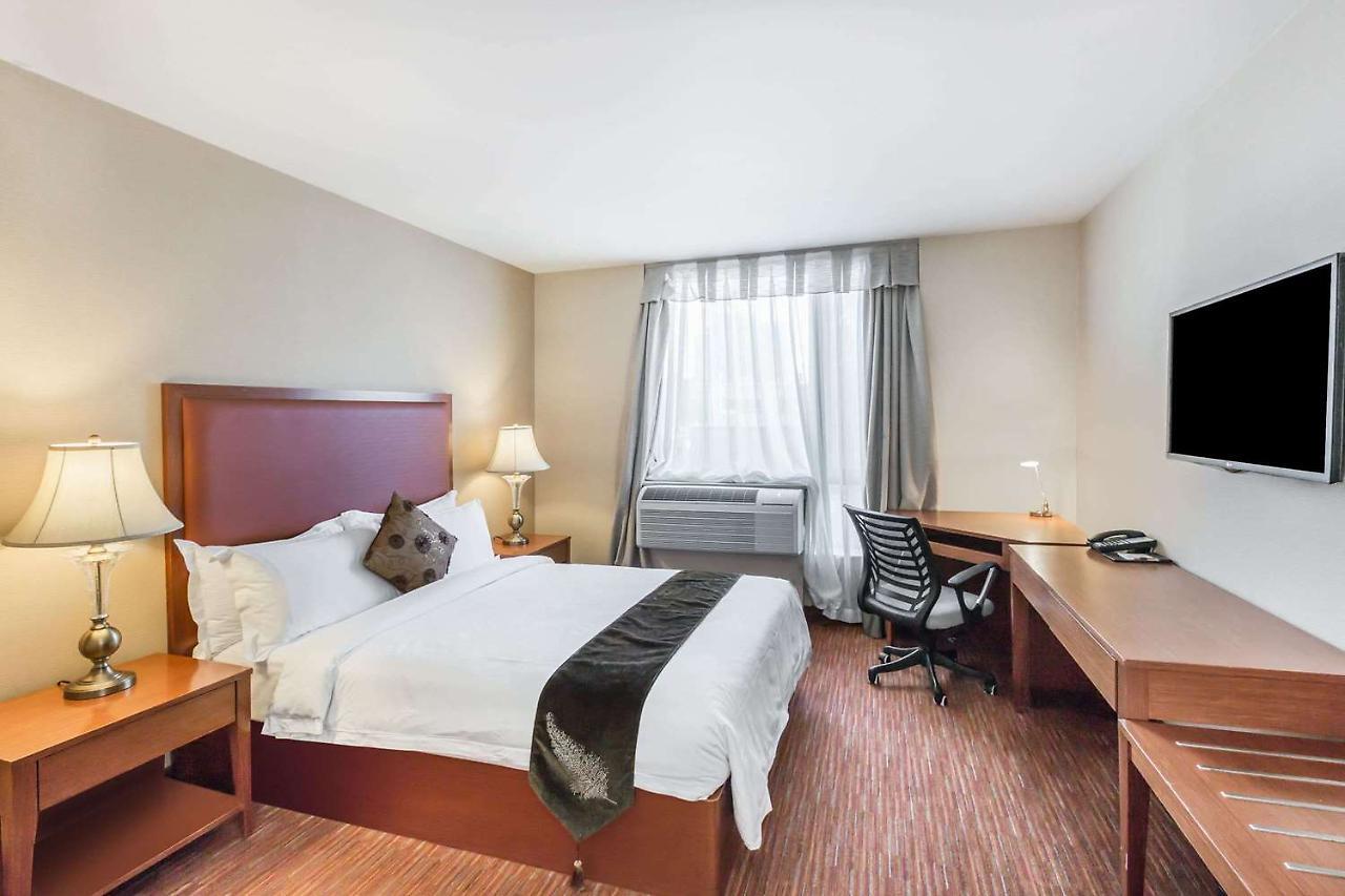 Ramada By Wyndham Flushing Queens New York Esterno foto